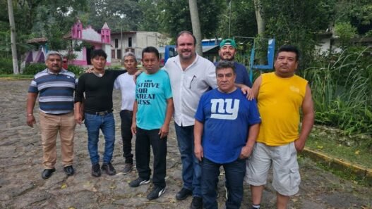 Adrián Naveda impulsa diálogo ciudadano en asamblea de Teocelo