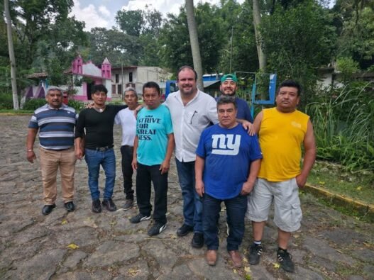 Adrián Naveda impulsa diálogo ciudadano en asamblea de Teocelo