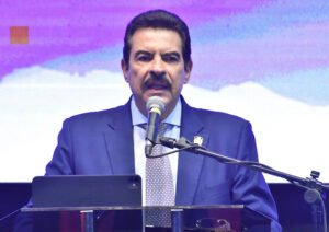 Reyes Villa pide licencia como alcalde para postularse a presidencia