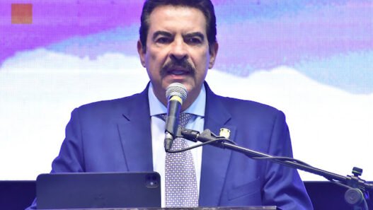 Reyes Villa pide licencia como alcalde para postularse a presidencia