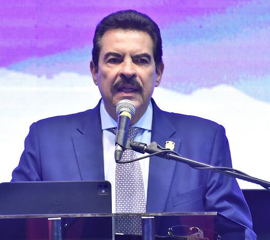 Reyes Villa pide licencia como alcalde para postularse a presidencia