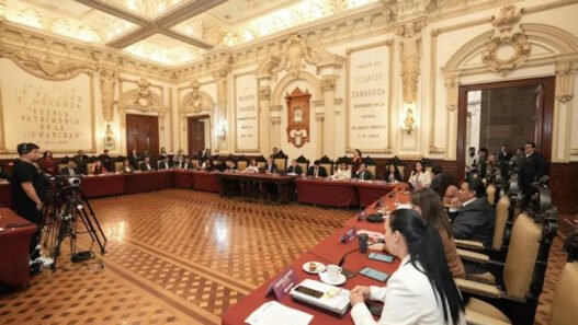 Reforma de Sheinbaum reduciría regidurías en cabildo de Puebla