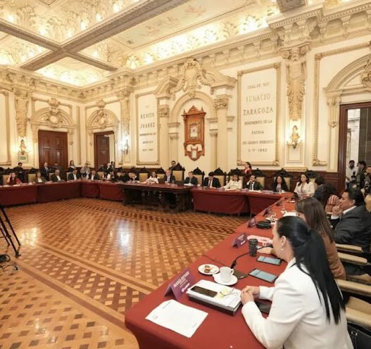 Reforma de Sheinbaum reduciría regidurías en cabildo de Puebla