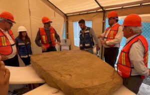 Adrián Naveda realiza donación para los estudios de datación en el hallazgo  de  Coatepec